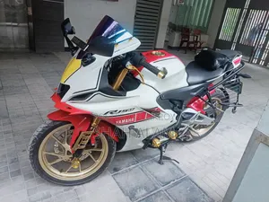 ইয়ামাহা আর১৫ ভি৩ ২০২২ সাদা