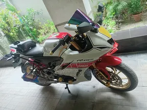 ইয়ামাহা আর১৫ ভি৩ ২০২২ সাদা