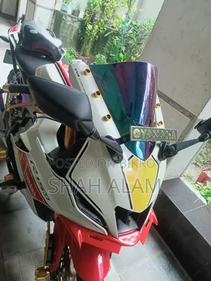 ইয়ামাহা আর১৫ ভি৩ ২০২২ সাদা