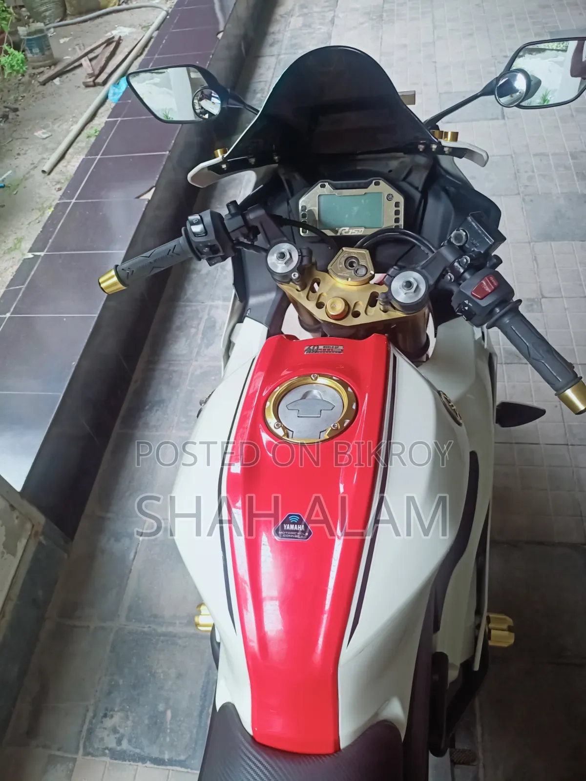 ইয়ামাহা আর১৫ ভি৩ ২০২২ সাদা