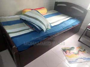 মেট্রেস ও মেট্রেস প্যাডসহ সেমি-ডাবল খাট
