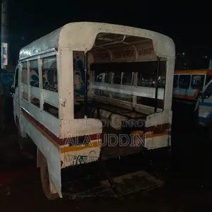 টাটা E220 ২০১৭ সাদা