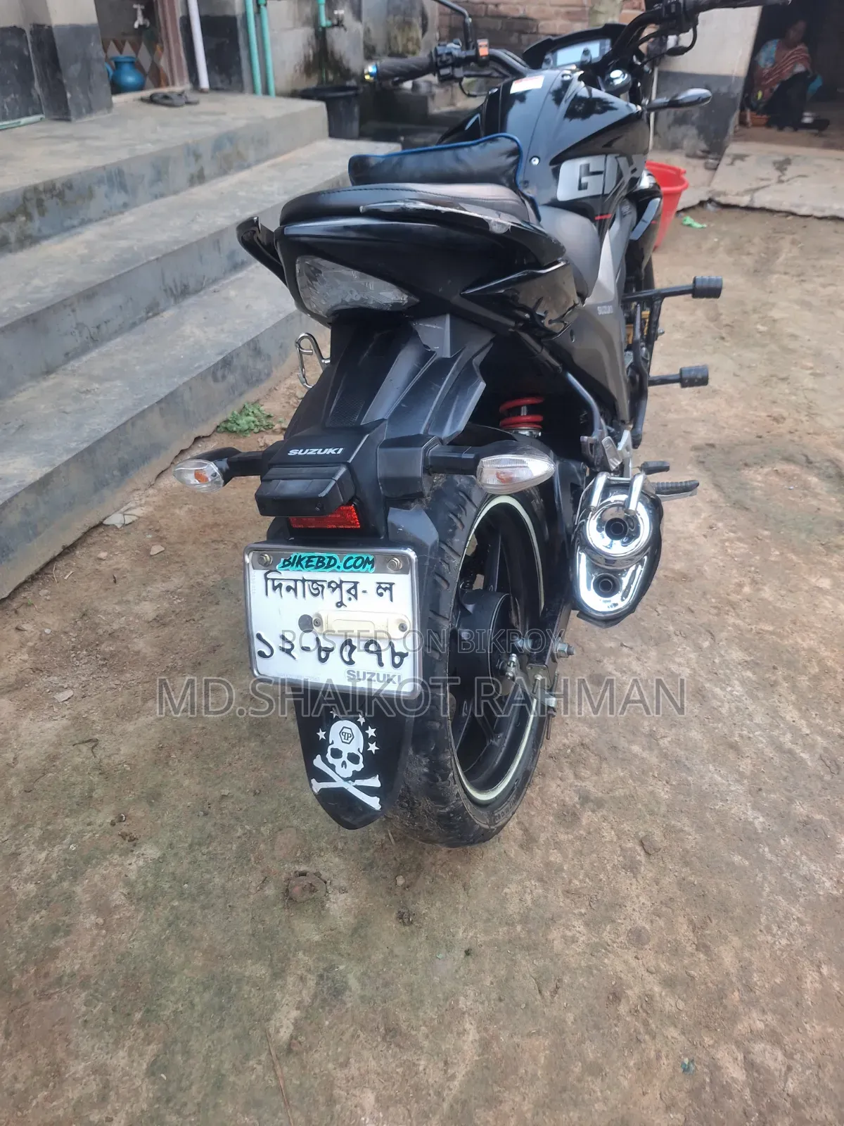 সুজুকি জিক্সার ২০২২ কালো