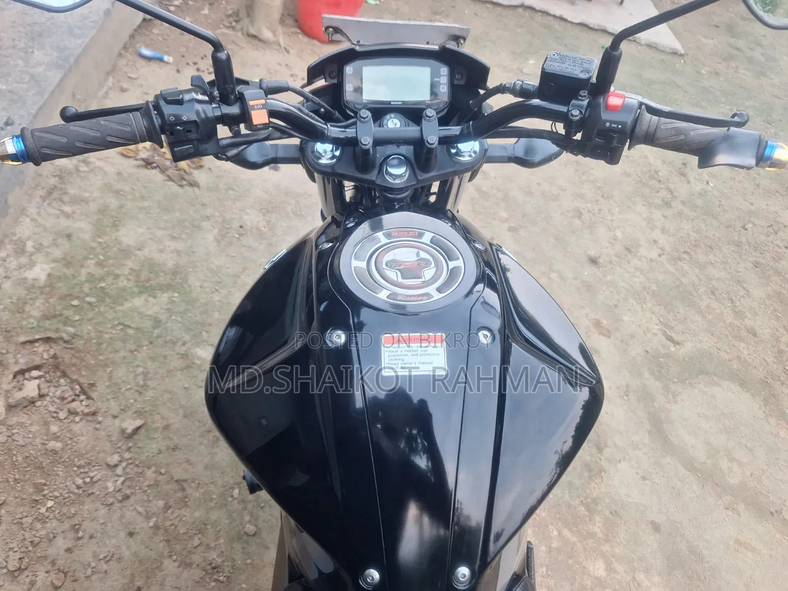 সুজুকি জিক্সার ২০২২ কালো