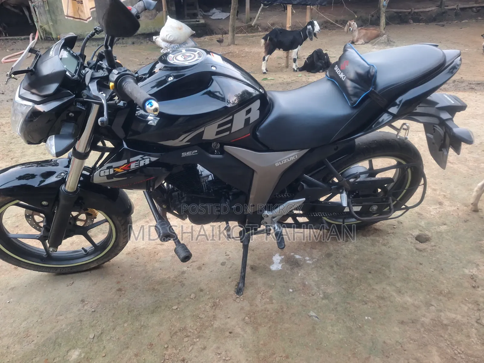 সুজুকি জিক্সার ২০২২ কালো