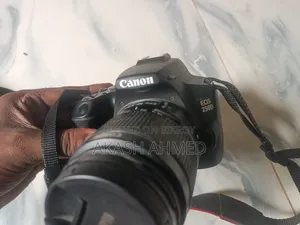 ক্যানন ২৫০ডি কিট লেন্স সহ