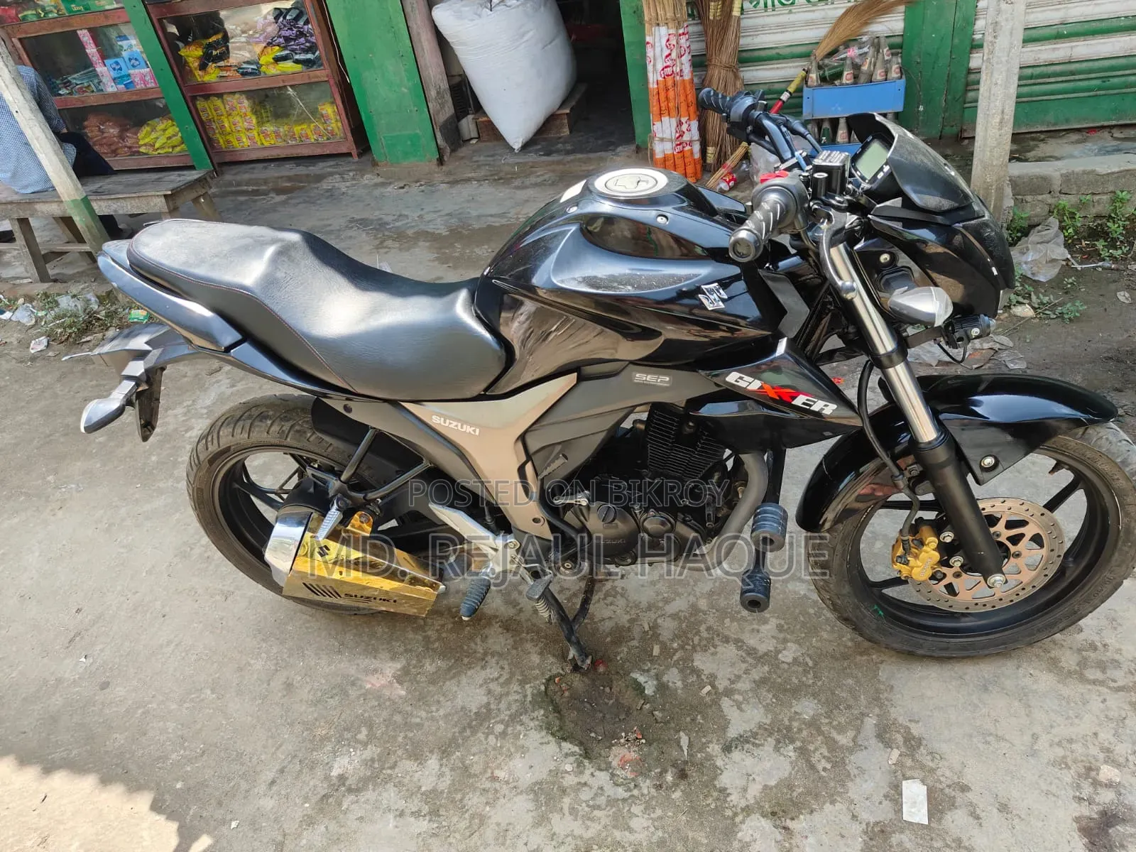 সুজুকি জিক্সার ২০২৪ কালো