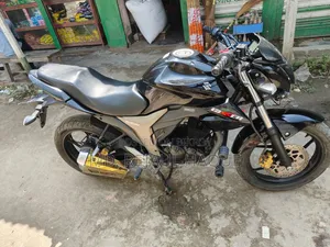 সুজুকি জিক্সার ২০২৪ কালো