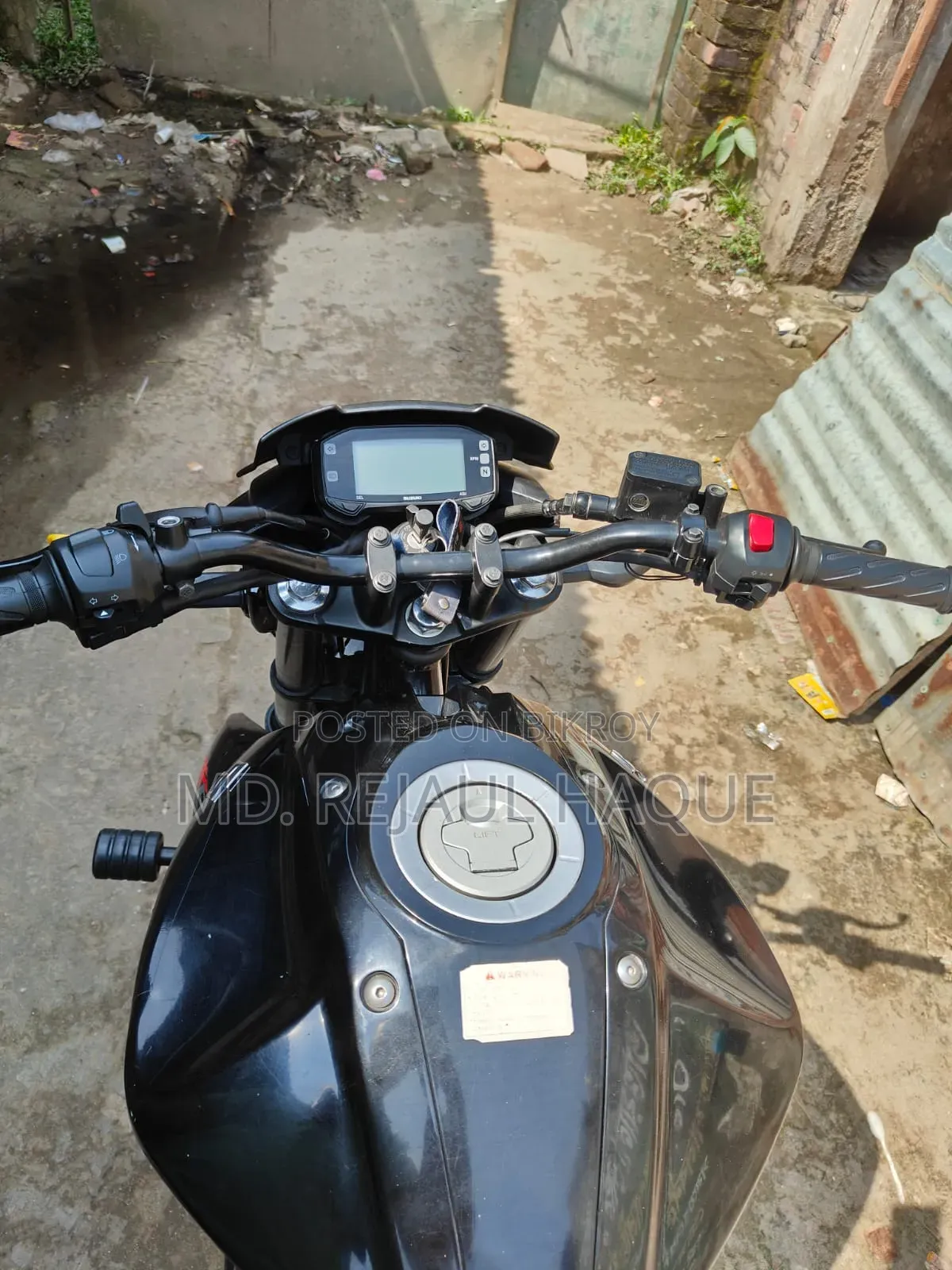 সুজুকি জিক্সার ২০২৪ কালো