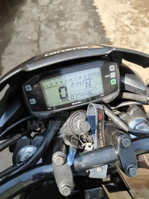 সুজুকি জিক্সার ২০২৪ কালো