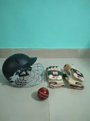 ক্রিকেট হেলমেট, ব্যাটিং গ্লাভ এবং বল