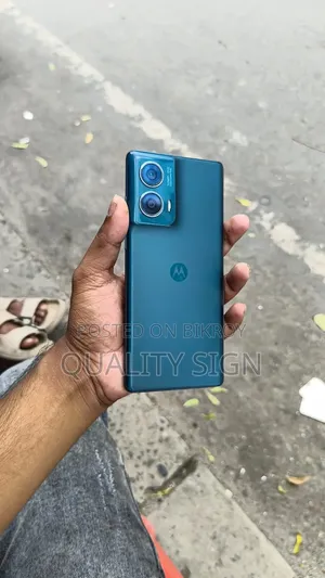 মোটর চলা এজ ৫০ ফিউশন ১২৮ জিবি ব্লু