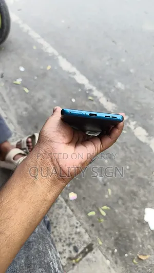 মোটর চলা এজ ৫০ ফিউশন ১২৮ জিবি ব্লু