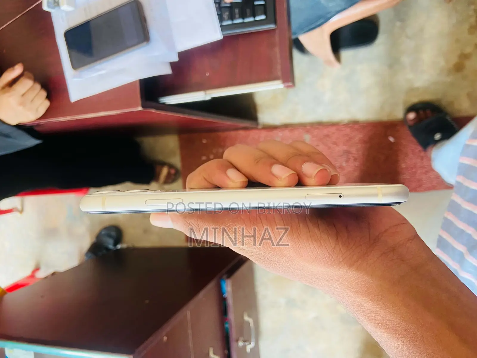 অ্যাপল আইফোন ১১ ৬৪ জিবি হোয়াইট