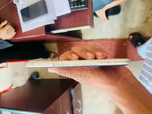অ্যাপল আইফোন ১১ ৬৪ জিবি হোয়াইট