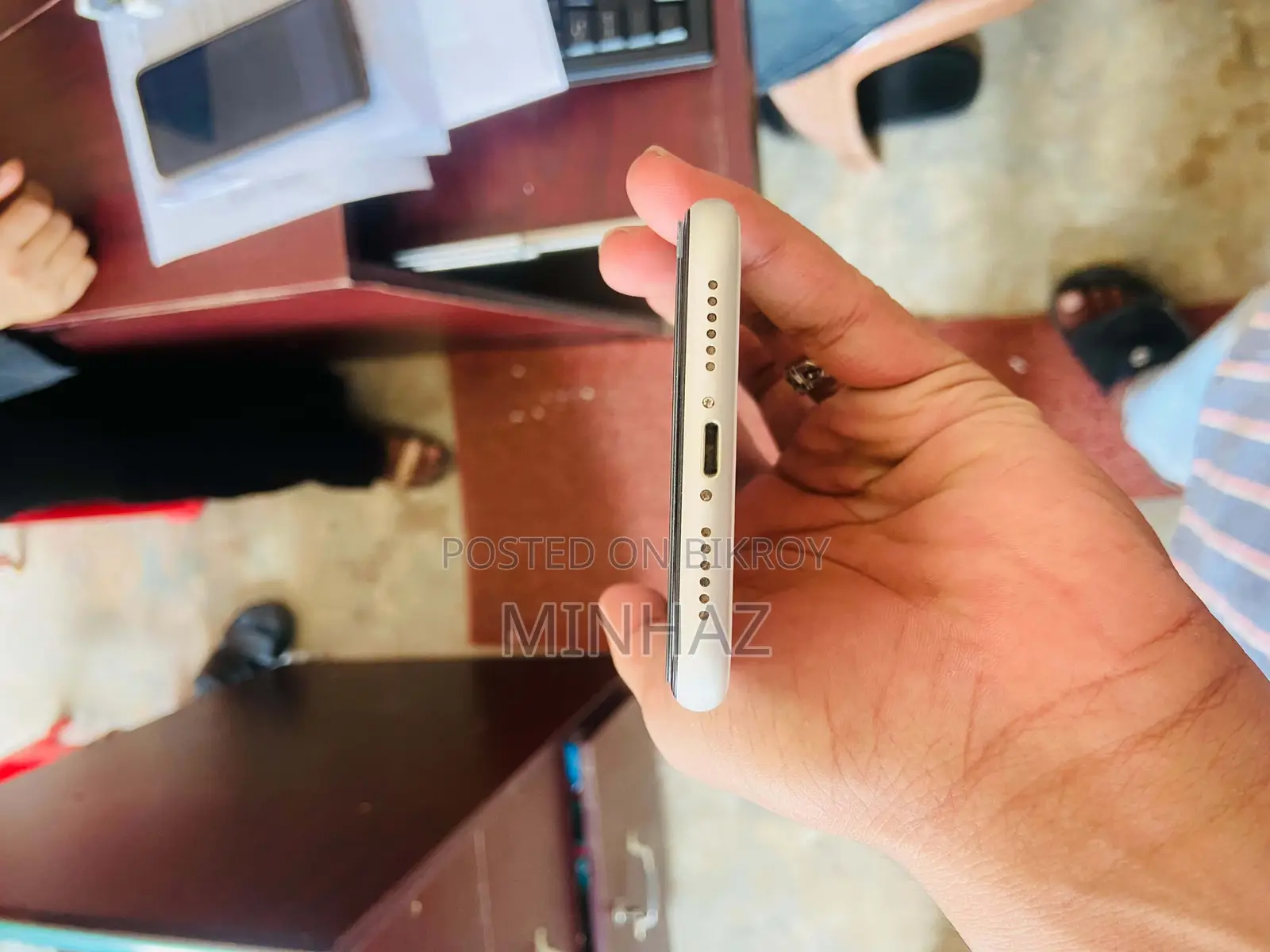 অ্যাপল আইফোন ১১ ৬৪ জিবি হোয়াইট