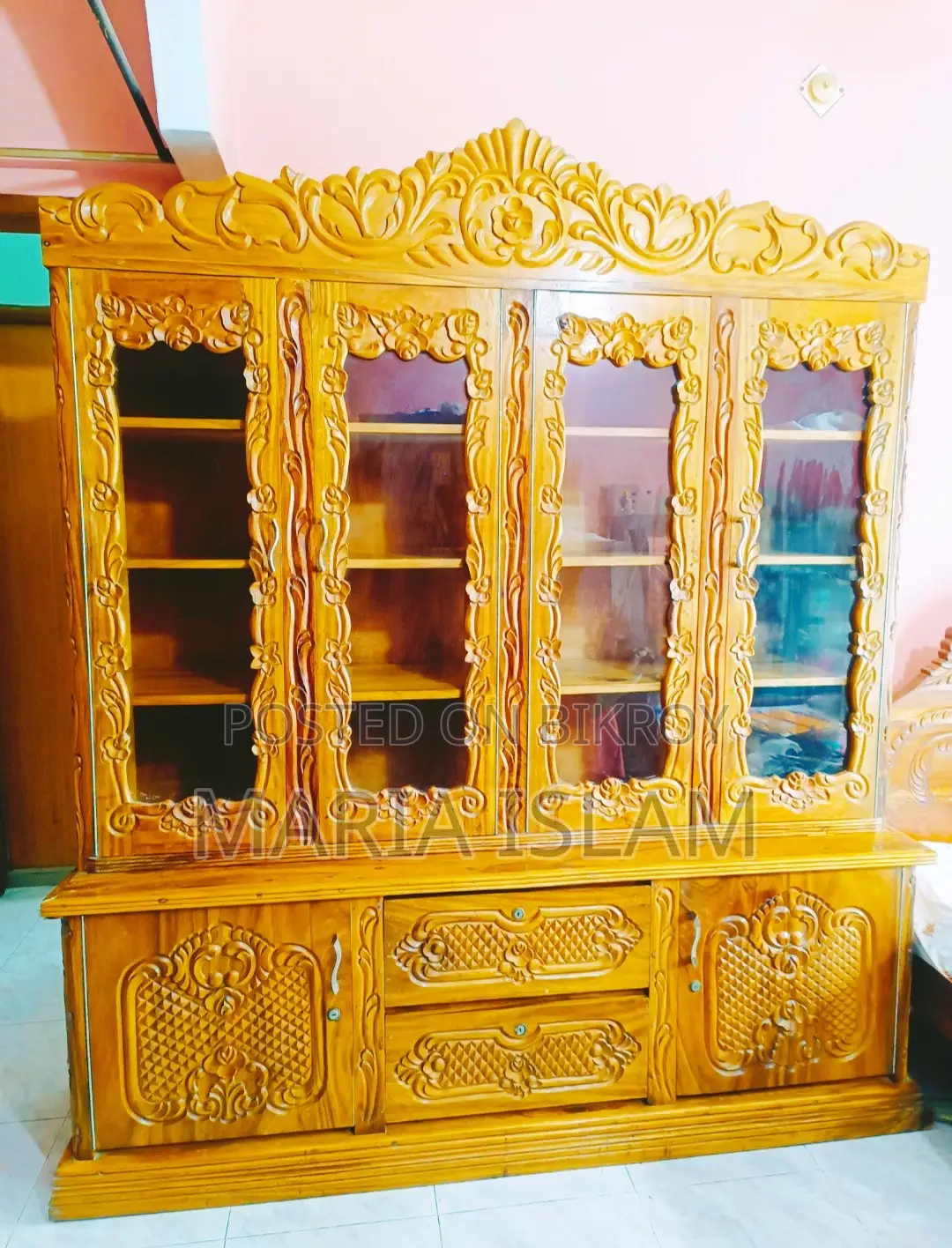 কাঠের দুই পার্টের সোকেজ।