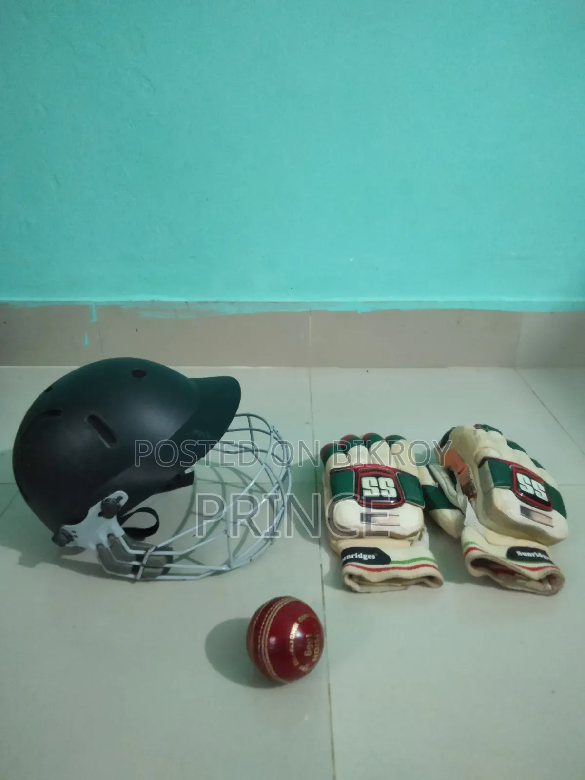ক্রিকেট হেলমেট, ব্যাটিং গ্লাভ এবং নতুন বল