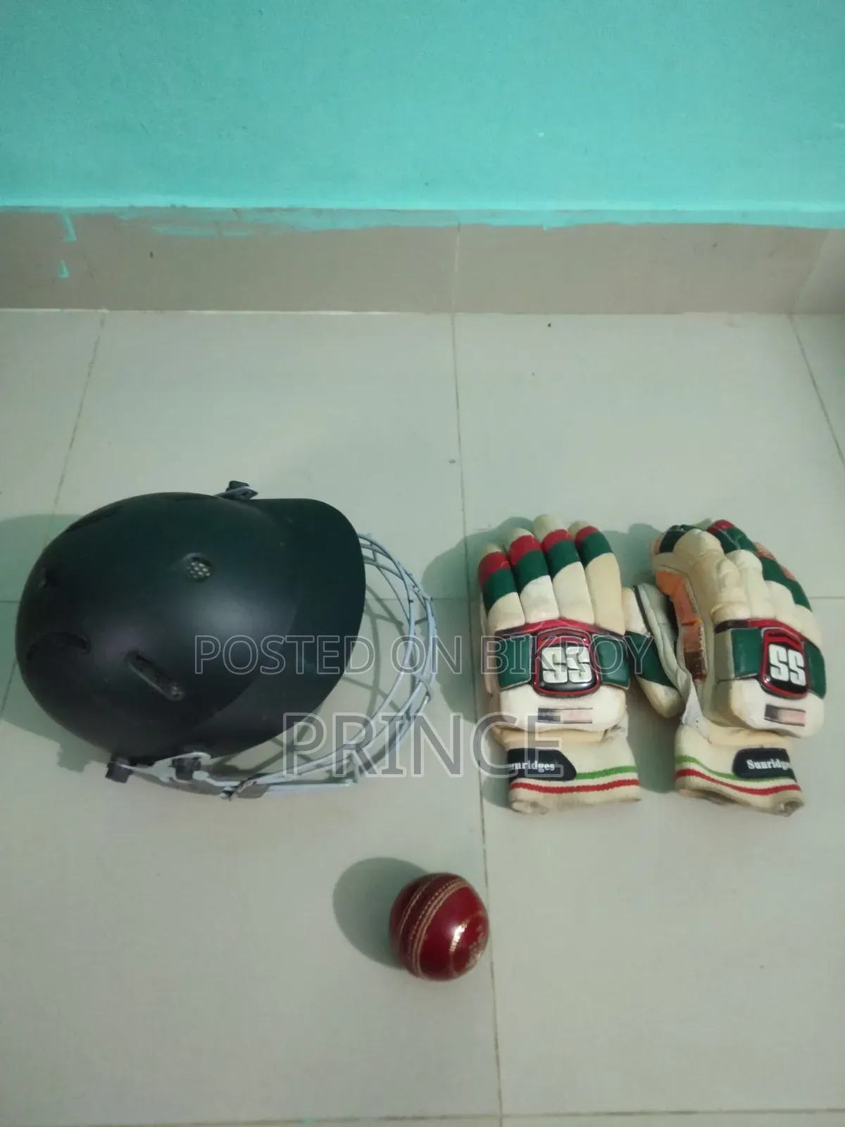 ক্রিকেট হেলমেট, ব্যাটিং গ্লাভ এবং নতুন বল