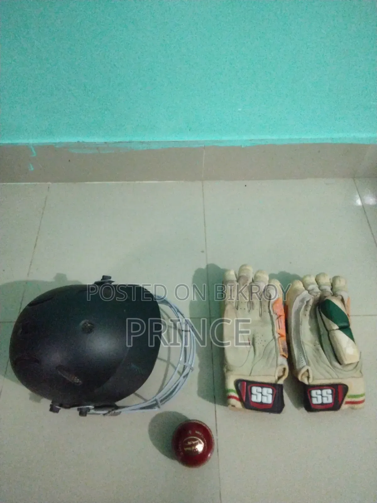 ক্রিকেট হেলমেট, ব্যাটিং গ্লাভ এবং নতুন বল