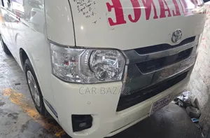 Toyota HiAce 2022 White