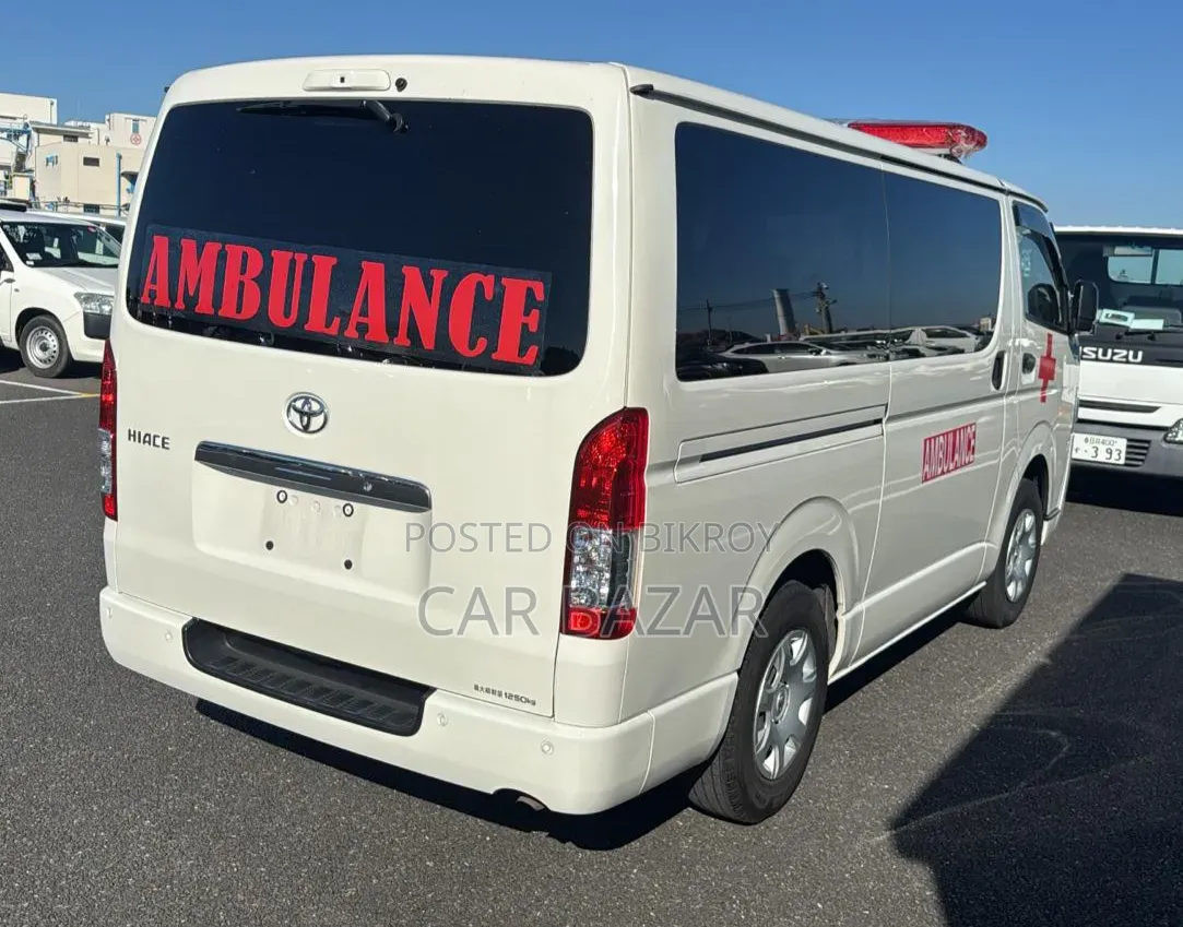 Toyota HiAce 2022 White