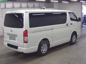 Toyota HiAce 2022 White