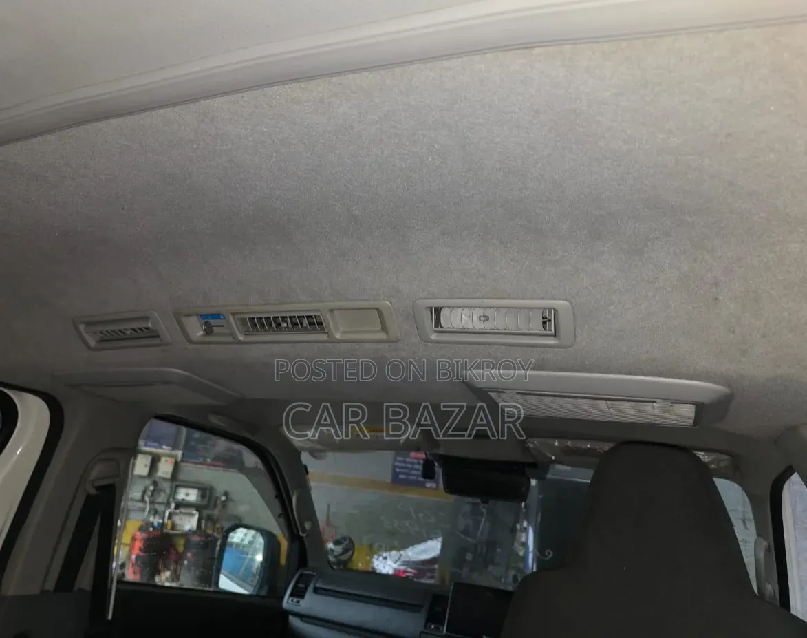 Toyota HiAce 2022 White