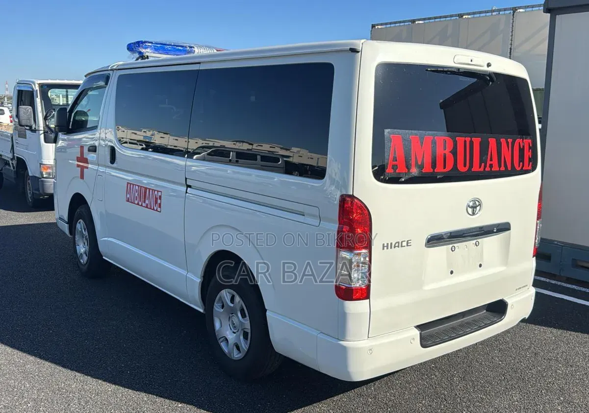 Toyota HiAce 2022 White