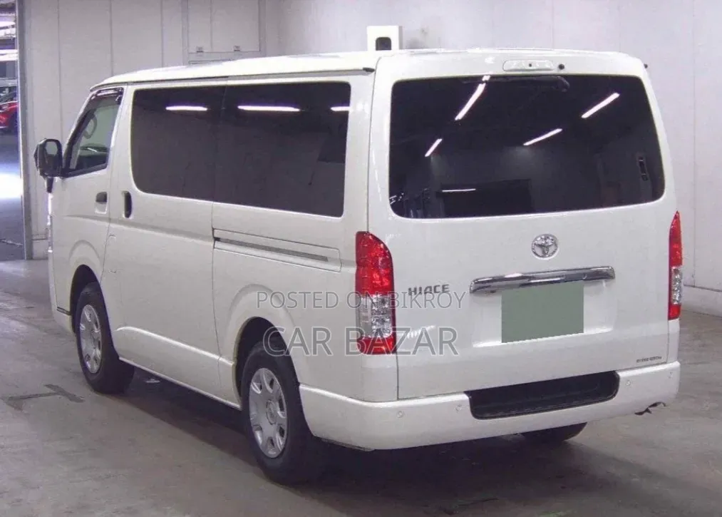 Toyota HiAce 2022 White