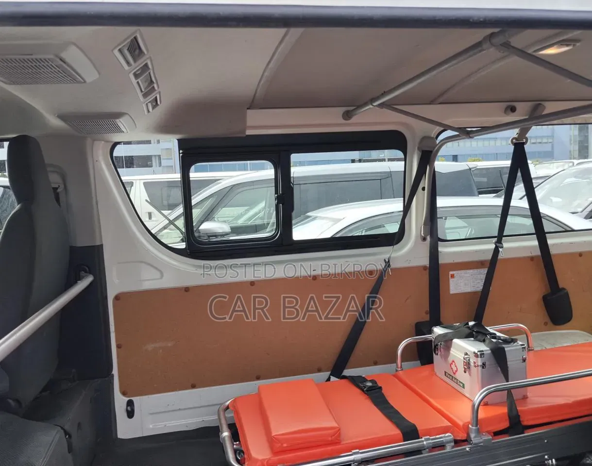 Toyota HiAce 2021 White
