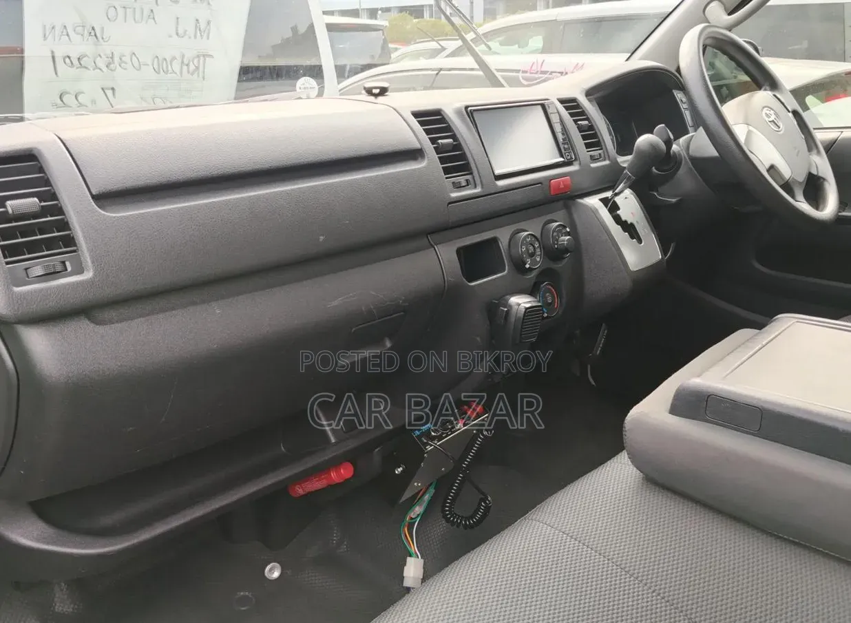 Toyota HiAce 2021 White