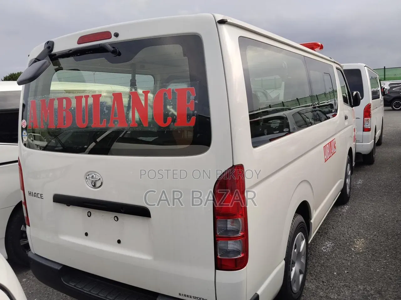Toyota HiAce 2021 White