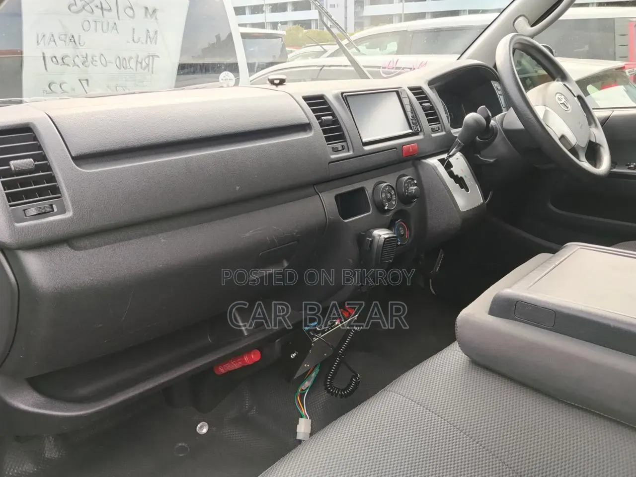 Toyota HiAce 2021 White