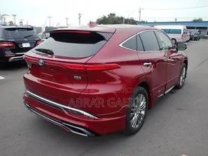 টয়োটা হ্যারিয়ার ২.৫ হাইব্রিড ২০২১ রেড
