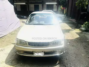 Toyota Corolla 2000 Gold