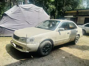 Toyota Corolla 2000 Gold