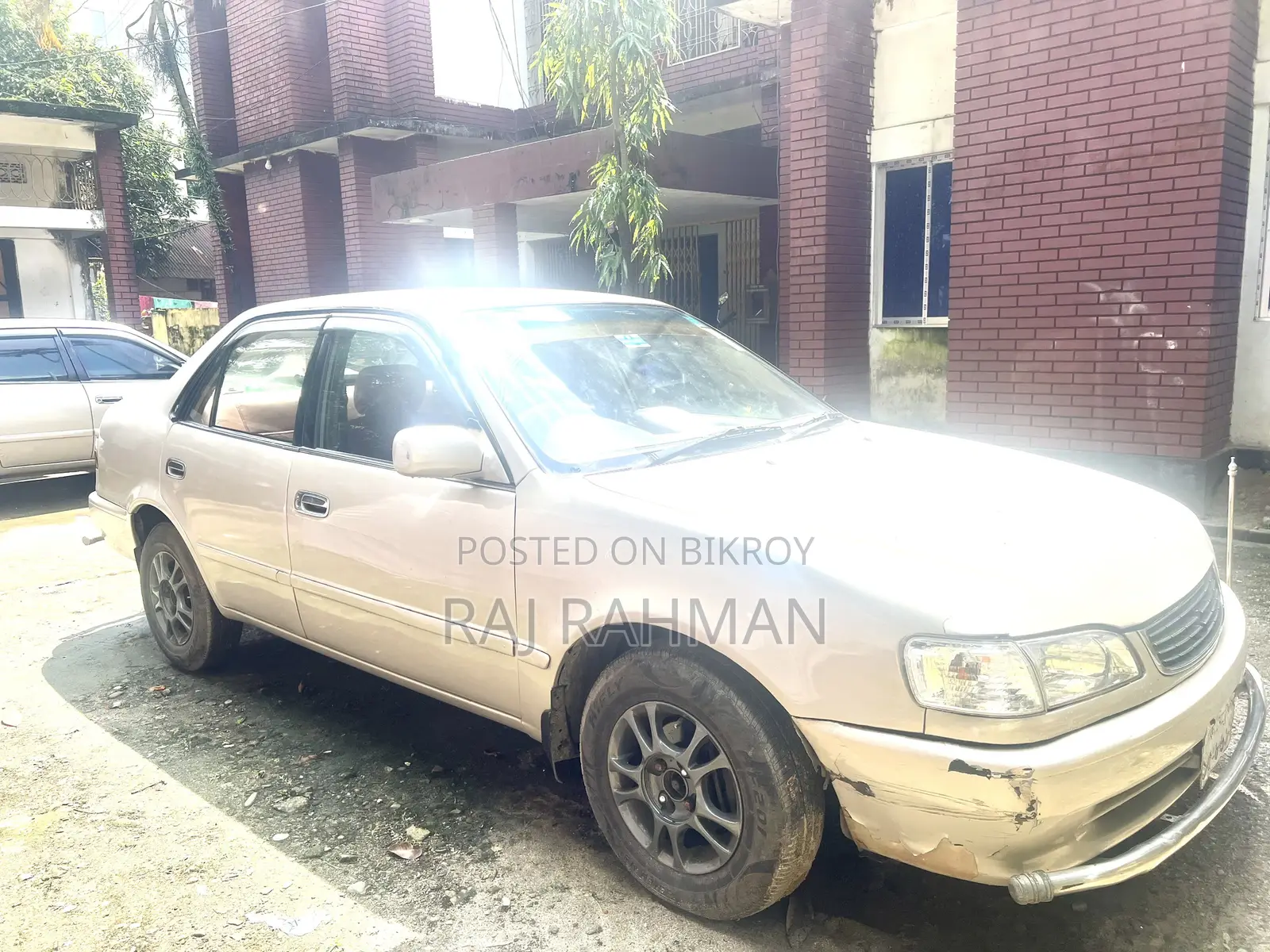 Toyota Corolla 2000 Gold