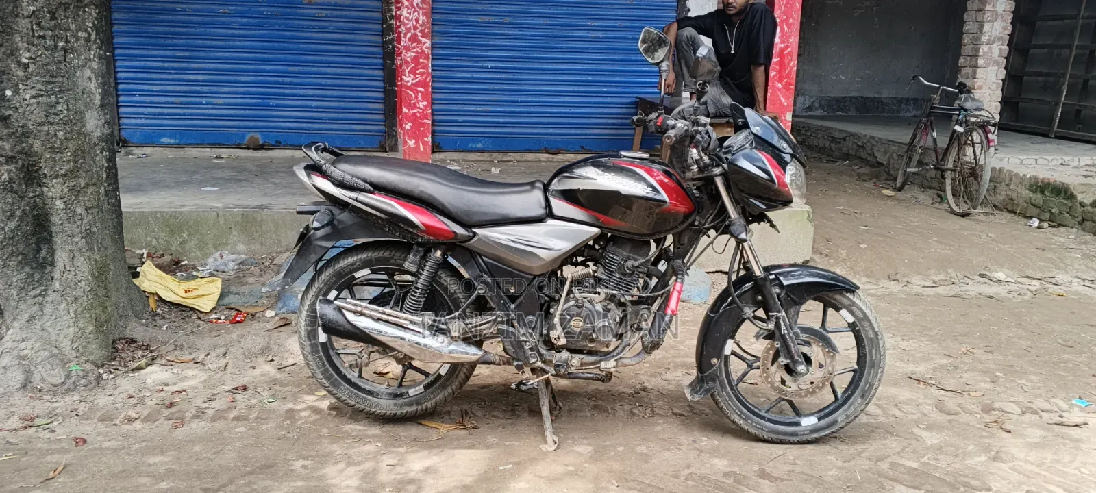 বাজাজ ডিসকভার ১২৫ ২০২০ কালো