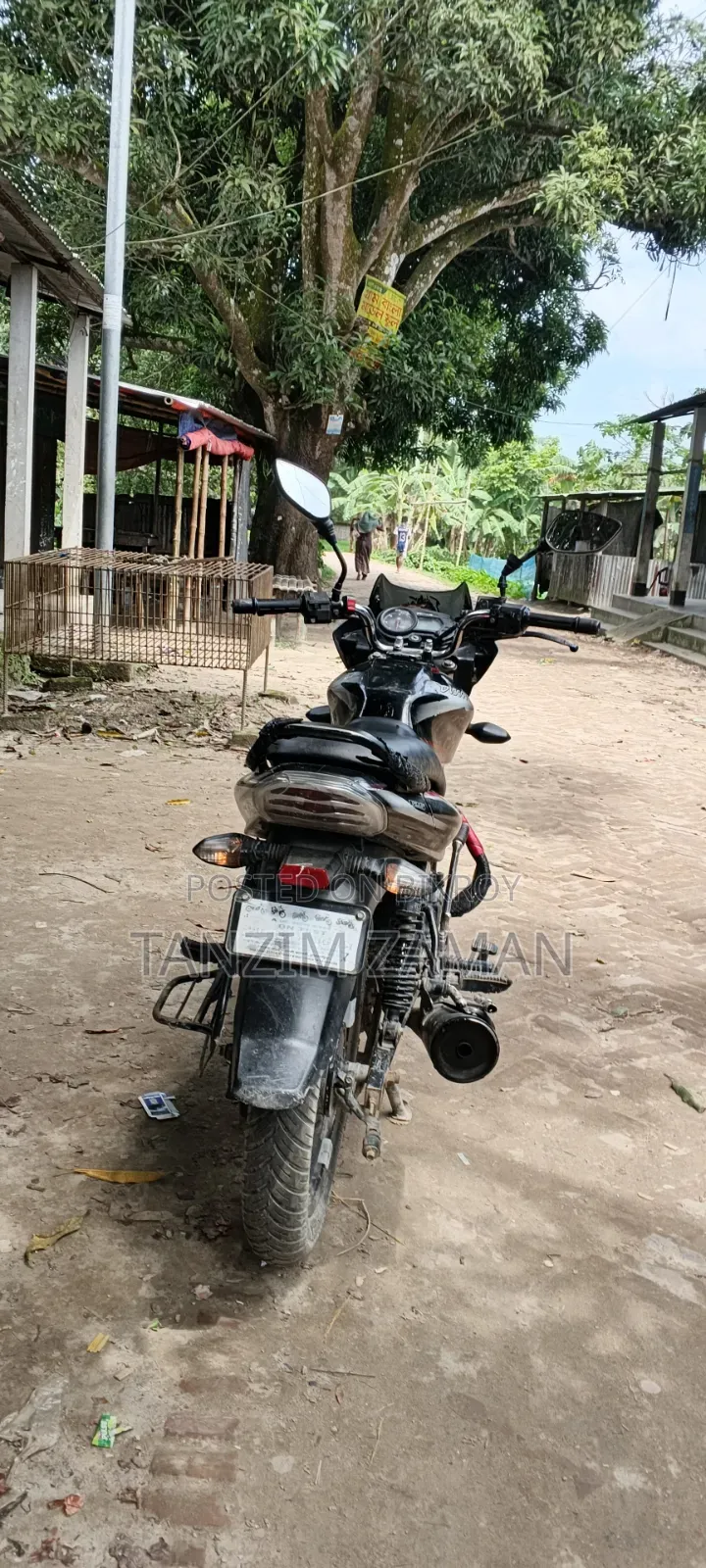 বাজাজ ডিসকভার ১২৫ ২০২০ কালো