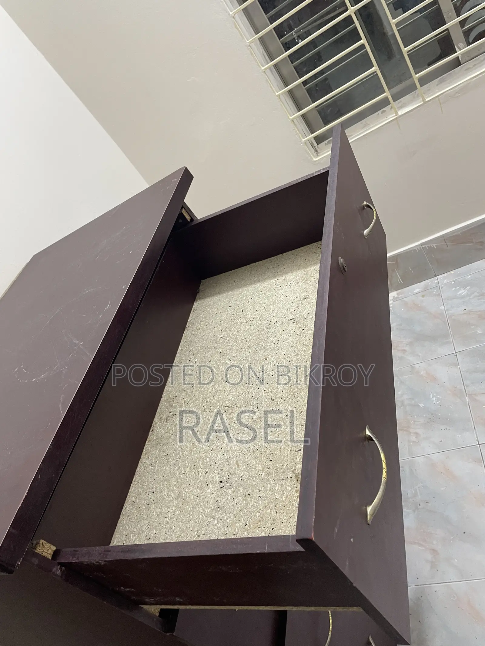ওয়ারড্রব এবং কিচেন র‍্যাক বিক্রয়ের জন্য
