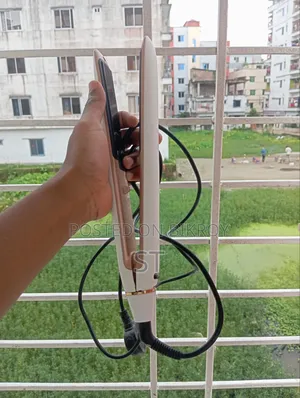 চুল সোজা করার যন্ত্র (Hair Straightener)
