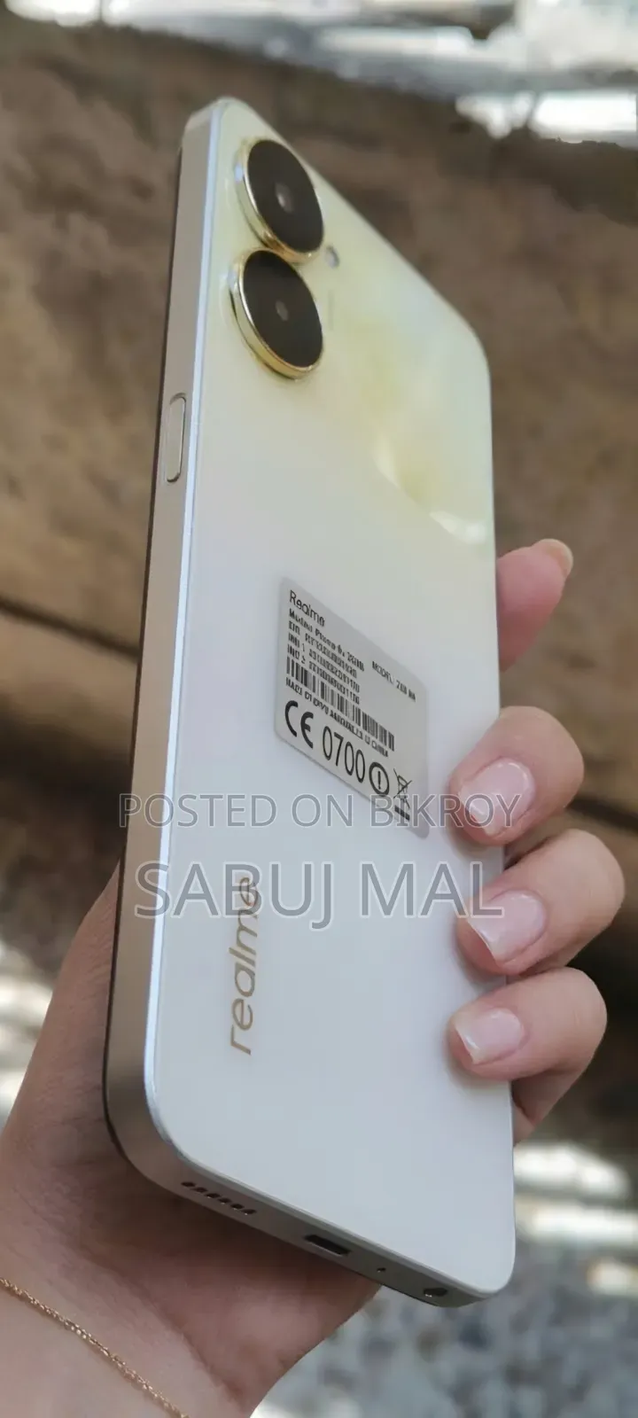 রিয়েলমি ভি৩০ ১২৮ জিবি গোল্ড