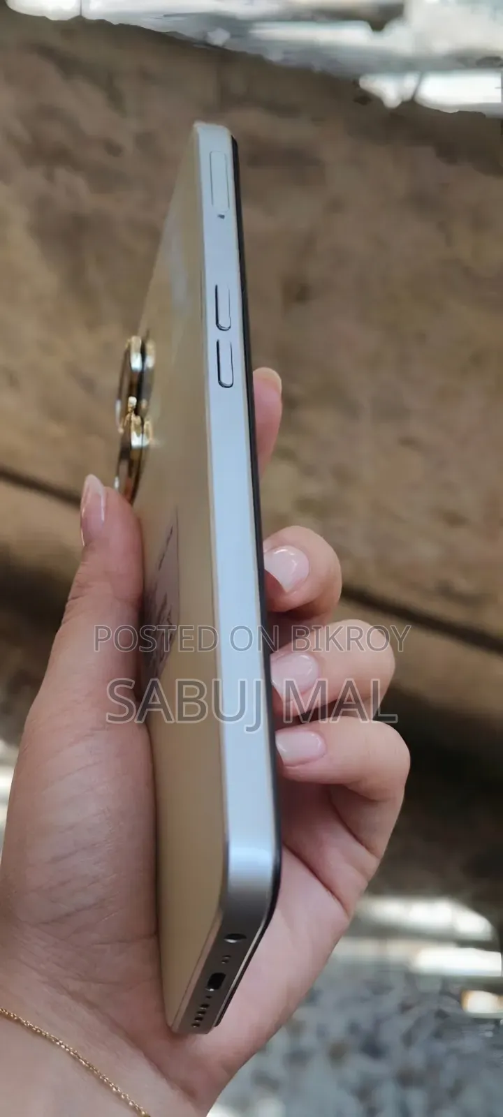 রিয়েলমি ভি৩০ ১২৮ জিবি গোল্ড
