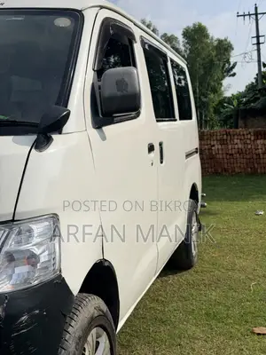 Toyota Noah 2.0 143hp FWD (7 Seater) 2011 White