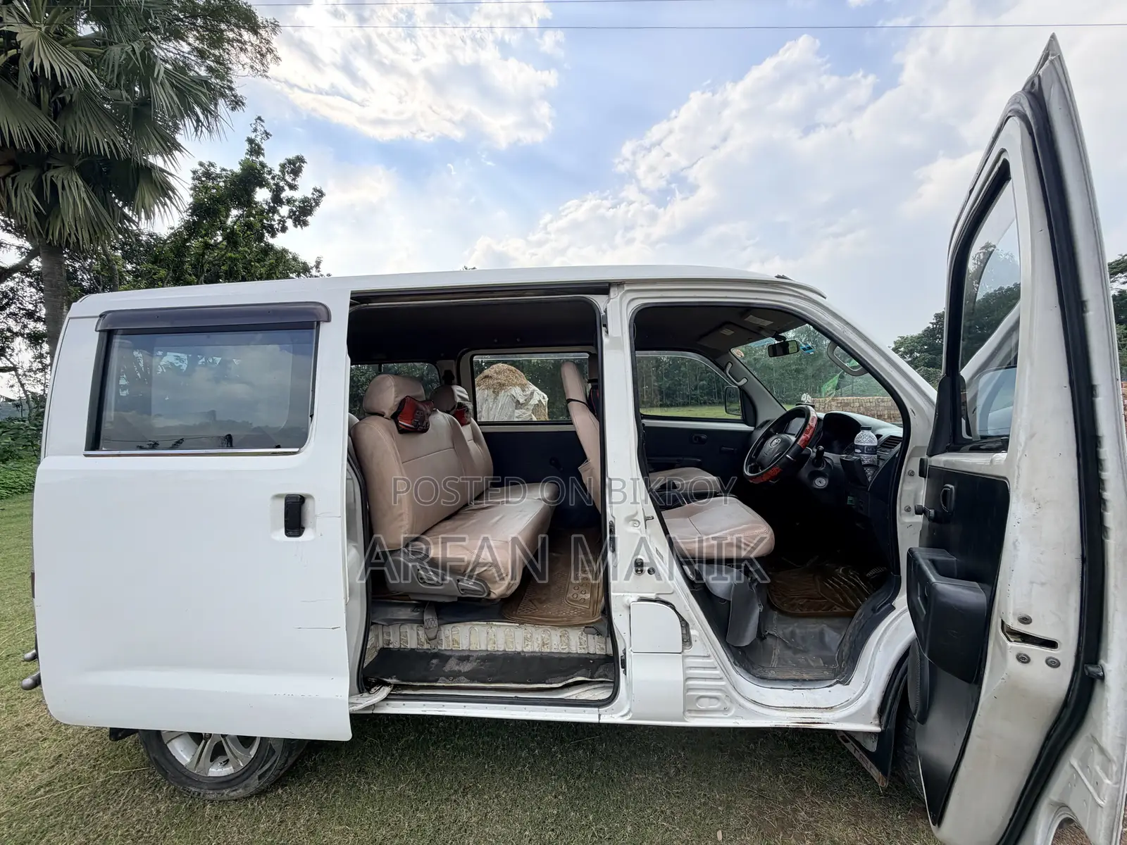 Toyota Noah 2.0 143hp FWD (7 Seater) 2011 White