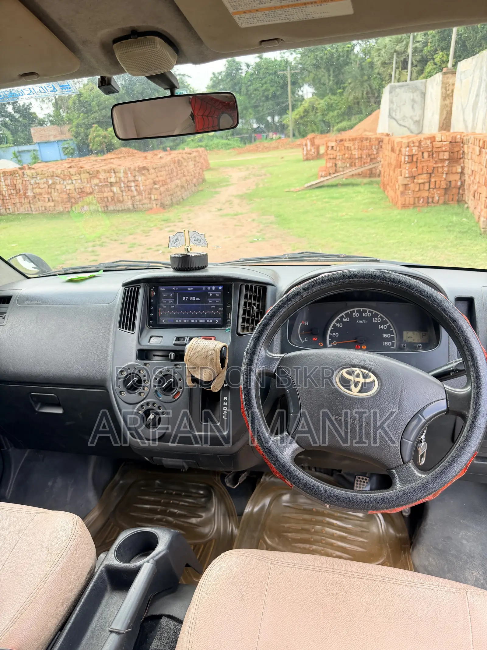 Toyota Noah 2.0 143hp FWD (7 Seater) 2011 White
