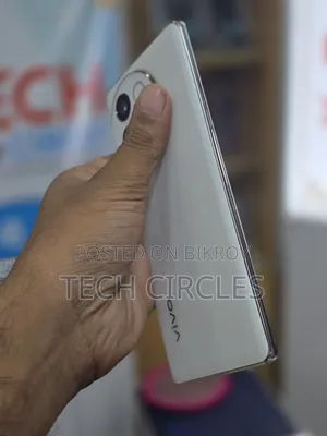 ভিভো ভি৩০ই ১২৮ জিবি সাদা