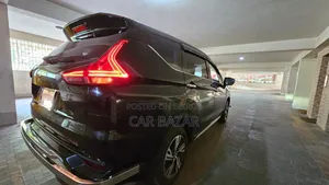 মিতসুবিশি এক্সপ্যান্ডার এক্সসিড ২০২১ কালো