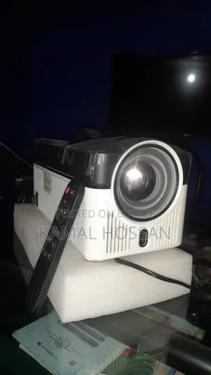 মেককেউ ব্রান্ডের একটি প্রজেক্টর